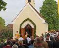 Bild: J. Heimler/exb
Die Kapelle in Jeding wurde vor 25 Jahren geweiht. Zum Jubiläumsfest fadnen sich viele Gäste ein.