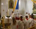 Bild: mmj
Ein festliches Bild bieten die Ministranten beim Gottesdienst mit Pfarrer Wolfgang Dietz und Gemeindereferent Christian Glaser.