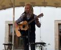 Bild: le
Sänger, Songwriter und Loopartist Hannes Wölfel bei seinem ersten Gastspiel in Weiden.