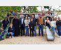 Bild: Albert Sollfrank/exb
Zur Segnung des Spielplatzes hatten sich Kinder der Gruppe Ichtys, deren Betreuerinnen und Verantwortliche des Heimatvereins um Vorsitzenden Thomas Philbert (vorne, Sechster von rechts), Pfarrvikar Dr. Justin Kishimbe sowie Zweiter Bürgermeister Albert Sollfrank (vorne, Vierter und Fünfter von links) eingefunden.