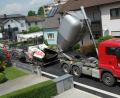 Bild: sm
Nach rund acht Monaten Bauzeit ist die Emmeram-Mark-Straße wieder befahrbar. Seit dieser Woche sind die Asphaltierungsarbeiten abgeschlossen.