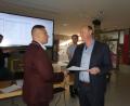 Bild: rn
Nach der Vereidigung hieß Bürgermeister Markus Gradl mit Handschlag Erwin Traßl im Kreis der Stadträte willkommen.