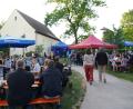 Bild: Kolpingsfamilie Kemnath/exb
Die Kolpingsfamilie Kemnath hatte zum Gartenfest rund ums Gesellenhaus eingeladen. Für Kinder gab es eine Hüpfburg, Glitzer-Tattoos, Baggerfahren und eine Slotcar-Strecke. Am Abend spielte die Band "Tante Emma".