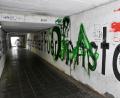 Bild: Petra Hartl
Graffiti, Müll, übler Geruch: Die Fußgängerunterführung unter den Gleisen hindurch zur Ruoffstraße ist für die Menschen, die sie benutzen müssen, ein Graus.