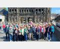 Bild: Maria Pleyer
Die Reisegruppe des Landvolks aus dem Landkreis Neustadt/WN vor der berühmten Porta Nigra in Trier.