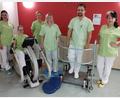 Bild: Silke Fitzek/exb
Die neuen Geräte werden (von links) Julia Demmert, Julia Rupprecht, Ariane Bauer, Silke Fitzek, Enrico Ehrhardt und Corinna Steinhöfel bei der Physiotherapie einsetzen.