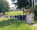 Bild: fpoz
Die Pfarrgemeinde Waldershof bei der Flurprozession rund um den Hammerrang.