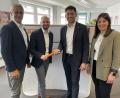 Bild: B. Kruppa/exb
Wechsel bei der DAK (von links): Leiter der Serviceregion Hermann Zeißner, der neue Schwandorfer Leiter Benjamin Kruppa, dessen Vorgänger Stefan Wittmann und Stellvertreterin Daniela Bergler.