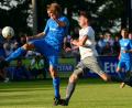 Bild: ham
Der Ettmannsdorfer Florian Tausendpfund (links) vor SpVgg-SV-Stürmer Josef Rodler: Am Samstag am Wasserwerk kämpfen beide wieder um den Ball – und den Einzug in die zweite Relegationsrunde.