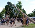 Archivbild: mab
Inzwischen ist es wieder zur Tradition geworden: Das Aufstellen des Kirwabaumes am Samstag.