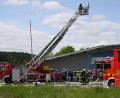 Bild: gf
Ein Großaufgebot an Einsatzkräften rückte am Freitag zu einem Brand in einer Halle im Gewerbegebiet Hahnbach aus. Darin lagerten Lithium-Akkus.