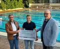 Bild: Peter Kohl/exb
Bei der Scheckübergabe (von links): Robert Jung (Lions-Club), Luca Bukenberger (CIS Amberg) und Lions-Präsident Andreas Aßmuth.