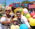 Bild: Hirsch
Bunter Nachmittag beim Schwandorfer Pfingstvolksfest: Am Luftballonsteigen hatte die ganze Familie Spaß.