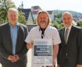Bild: M. Ehras/exb
Von links: Verwaltungsratsvorsitzender Richard Reisinger, Ärztlicher Direktor Klaus Nester und Vorstand
Roland Ganzmann freuen sich über die erneute Auszeichnung als eines von Deutschlands besten
Krankenhäusern.