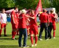 Bild: mhs
Für den Nabburger Spielertrainer Sven Seitz (vorne rechts) könnte das Relegationsspiel gegen den SV Schmidmühlen seine letzte Partie für den TV werden. Der ehemalige Regionalliga-Profi wechselt zur neuen Saison zu den Sportfreunden Ursulapoppenricht.