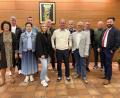 Bild: Renate Zupfer-Vilas
Juan Vilas (Vierter von rechts) führt notgedrungen auch die beiden nächsten Jahre den ASV Neustadt als Vorsitzender. In seinem Team mit Stellvertreter Michael Vogl (Dritter von rechts) stehen ihm künftig einige neue Mitglieder zur Seite.