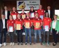 Bild: wku
Ehrungen beim TSV Königstein: Joachim Meidenbauer, Christian Pirner, Katja Becker, Larissa Luber, Kurt Pirner, Martin Lederer (hinten von links), Christian Koch, Susanne Lederer, Oliver Strobel, Uwe Pirner, Bernhard Pirner, Marco Brunner und Barbara Hernes (vorne, von links).
