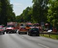 Bild: dob
Auf der Staatsstraße 2166 nahe Weiden ereignete sich am Samstagnachmittag ein schwerer Verkehrsunfall mit mehreren Verletzten. Die Verbindungsstraße war kurzzeitig gesperrt, damit der Hubschrauber landen konnte.