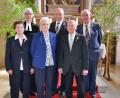 Bild: wku
Pfarrerin Häberlein mit den ältesten Jubilaren: hinten, Zweiter und Dritter von links, Richard Westphal, Hans Lösch (beide Eiserne Konfirmation); vorne von links Hildegard Pirner (Gnaden), Babette Herbst (Gnaden), Georg König (Eisen).