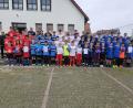 Bild: khg
Die fünf Mannschaften nach der Fußball-Landkreismeisterschaft der Fünft- und Sechstklässler (von links): Mittelschule Vilseck, Mittelschule Kümmersbruck, Realschule Auerbach, Mittelschule Ursensollen und Mittelschule Auerbach.