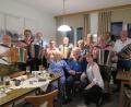 Bild: jzk
Theo Helgert, Erwin Hornauer, Helmut Jilg, Ingrid Hiller, Dieter Paulus, Hans Fröhlich, Peter Fink, Ludwig Dötsch (hintere Reihe, von links), Maria Böhm, Anton Zahn und Maria Storek (vorne, von links) hatten viel Spaß beim gemeinsamen Musizieren.
