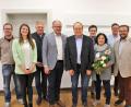 Bild: Stadt Kemnath/exb
Zum Abschiedsfoto stellten sich (von links) Andreas Gallei, Laura Feselmayer (beide Personalräte), Geschäftsleiter Reinhard Herr, Bürgermeister Roman Schäffler, Gerhard Binner, Kämmerer Wolfgang Panzer, Elisabeth Binner (Ehefrau), Bauamtsleiter Roland Sächerl und Bürgermeister Hans Walter auf.