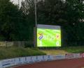 Bild: Wolfgang Wrosch
Im Stadion am Schanzl gibt es nun nicht nur LED-Flutlicht, sondern auch eine energiesparende Anzeigentafel.
