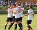 Bild: Gebert
Jubel nach dem zweiten Tor: Durch den 5:0-Erfolg gegen die SG Marktredwitz hat die SpVgg Wiesau den Klassenerhalt in der Kreisliga geschafft.