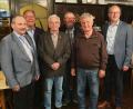 Bild: Reinhard Herr/exb
Ein Teil des Vorstands der Liedertafel Kemnath mit Gästen, (von links) Karl Hermann, Siegfried Schiedlofsky, Siegmar Bräutigam, Manfred Pleier und Josef Ponnath sowie Bürgermeister Roman Schäffler.