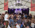 Bild: gi
Beim Party-Frühschoppen zum Jubiläum der SpVgg Moosbach mit der Gruppe „Sappralot“ geht die Post ab.