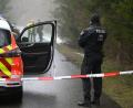 Bild: Roberto Pfeil/dpa
Einsatzkräfte der Polizei nahe des Fundorts der Leiche in Freudenberg.