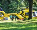 Bild: Alex Talash/dpa
Ein Rettungshubschrauber im Naturbad am See im Einsatz, wo sich ein Kind beim Spielen schwer verletzt hat.