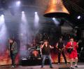 Bild: do
"AC/DX." verzückt am Samstagabend vor der Seekulisse des Rußweihers Hunderte von Rockfans.