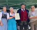 Bild: gut
Erwin Blendinger (rechts) ist Ehrenmitglied von D'Ossinger Königstein. Dazu gratulierten ihm (von links) Sabine Guttenberger, Hildegard Bär und Vorsitzender Andreas Pirner.