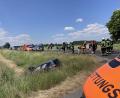 Bild: bl
Vier teils schwer verletzte Personen, darunter auch ein dreijähriges Kind, gab es am Sonntagmittag bei einem Unfall in der Nähe von Wolfringmühle, als der Toyota (vorne im Bild) beim Abbiegen von einem nachfolgenden Auto gerammt wurde.