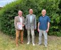 Bild: Scharf/exb
Bei der Kameradschaft der Unteroffiziere gab es Ehrungen (von links): Schriftführer Manfred Donhauser, Vorsitzender Werner Scharf und Schatzmeister Herbert Wawersig.
