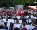 Bild: fvo
Hermann Mack dirigiert das "große Pfälzer Orchester" bei der Serenade in Waidhaus.