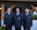 Bild: egl
Kreisbrandmeister Rudi Kummert (Mitte) wurde mit dem Bayerischen Ehrenkreuz in Silber des Landesfeuerwehrverbandes ausgezeichnet. Kreisbrandrat Fredi Weiß (rechts) und Kreisbrandinspektor Christof Strobl (links) gratulierten.