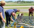 Bild: Hofbauer/AELF/exb
Auf dem Feld konnten die Landwirte sehen, wie die verschiedenen Verfahren gewirkt haben.