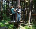 Bild: Pfarrei Kemnath/exb
Die Kemnather Ministranten unternahmen einen Ausflug in den Klettergarten nach Pottenstein.