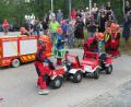 Bild: adj
Die Kinderfeuerwehr übt die Bergung bei einem Verkehrsunfall.