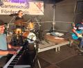 Bild: kro
Der stimmgewaltige Menno Stuibmel, sowie Andreas Bauer und Michael Rüth (von links) von der Musikgruppe "Bändscheibe" begeisterten das Publikum beim Kultursommer im Fischhofpark.