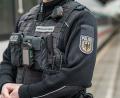 Symbolbild: Bundespolizei, Jacob Maibaum - Referat 66,
Der Beamte zeichnete die Beleidigungen des 44-Jährigen mit seiner Bodycam auf.
