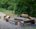 Bild: ak
Die Feuerstelle mit Sitzgelegenheiten ist nur eine der neuen Stationen auf dem Freizeitgelände der KJR-Jugendstätte Haidenaab. Sie ist ebenso barrierefrei erreichbar wie sämtliche Spielgeräte und Sportanlagen.
