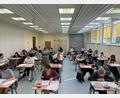 Bild: wrm
40 Studierende der Fachakademie schreiben die Abschlussprüfung in der Mehrzweckhalle am Beruflichen Schulzentrum in Neustadt/WN.