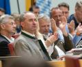 Bild: Peter Kneffel
Trotz Applaus von den eigenen Leuten: Glücklich sieht Hubert Aiwanger (vorne) am Mittwoch im Landtag nicht aus.
