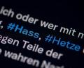 Symbolbild: Fabian Sommer/dpa
Beim bundesweiten Aktionstag der Polizei gegen Hetze im Netz hat die Polizei auch in der Oberpfalz ermittelt.