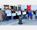 Bild: Georg Lang/exb.
Die Schülerinnen und Schüler waren mit kreativen Gründerkonzepten bei der Hans-Lindner-Stiftung im Regionalwettbewerb erfolgreich und wurden bei der Sparkasse Cham ausgezeichnet.