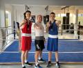 Bild: mzi
Dietrich Hermann (links) und Eric Propp mit ihrem Trainer Ruslan Schönfeld in der Mitte, der sie zu diesen Erfolgen geführt hat.