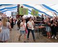 Bild: le
Eine Demonstration des ökumenischen Miteinanders bewiesen die Frauenbünde beider Religionsgemeinschaften nicht nur beim Festzug, sondern auch bei der gemeinsamen Gewinnspielaktion.